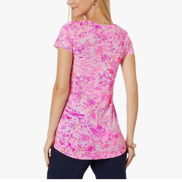 Lilly Pulitzer Tops - Lilly Pulitzer 100% cotton Etta scoop neck shirt